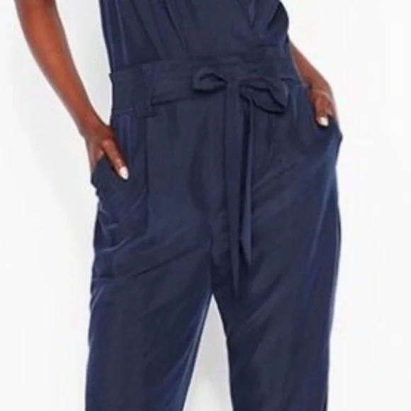 NEW EXPRESS Belted Surplice Jumpsuit in Navy Sz 4 - Picture 5 of 9